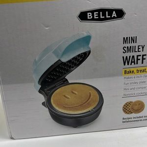 Mini Smiley Waffle Maker